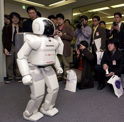 Asimo in lobby of IBM office in Japan