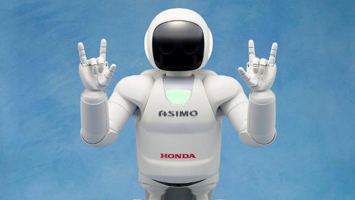 Asimo saying I love you in sign language